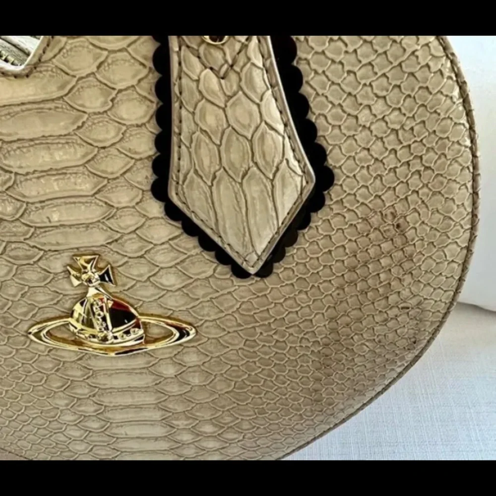 Vivienne Westwood Anglomania Heart bag, black wallet and dustbag - Picture 9 of 11